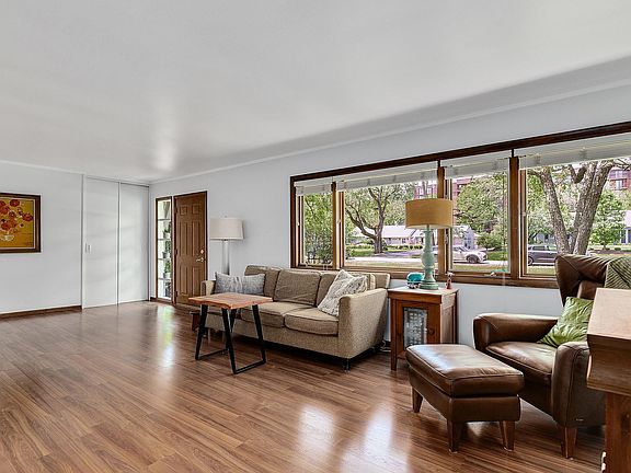 4th image of 6537 Howard Ave