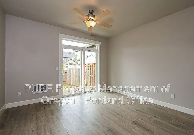 215 NE Regan Hill Loop — Photo 16