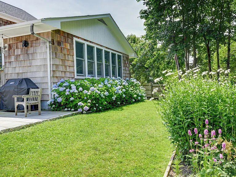 197 Coggeshall Ave — Photo 7