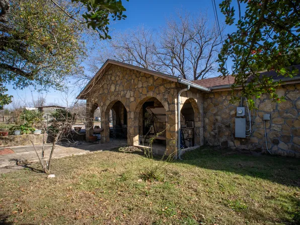 1025 S Belknap St, Mexia, TX 76667