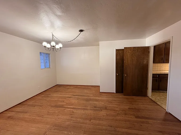 8914 S Union Ave — Photo 5