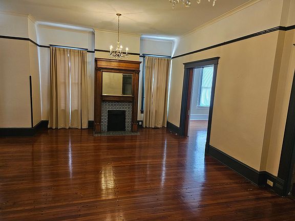 3rd image of 218 W Desoto St #101
