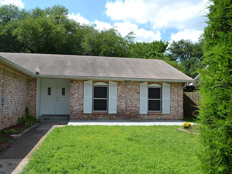 7010 Windrift Way — Photo 17