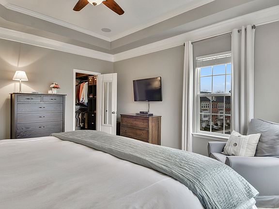 3rd image of 22464 Glenbow Way