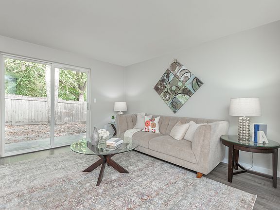 4th image of 1302 9th St SE #1316