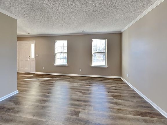 3rd image of 6001 Acadian Woods Dr