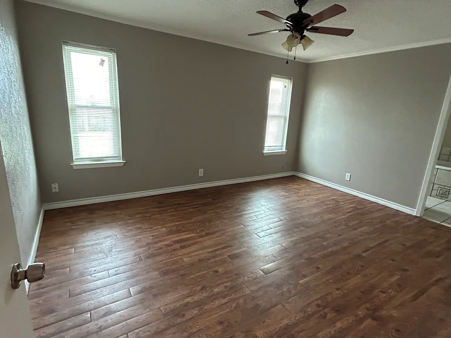 3 bed, 2.0 bath, 2347 sqft, $2,175 — Photo 3
