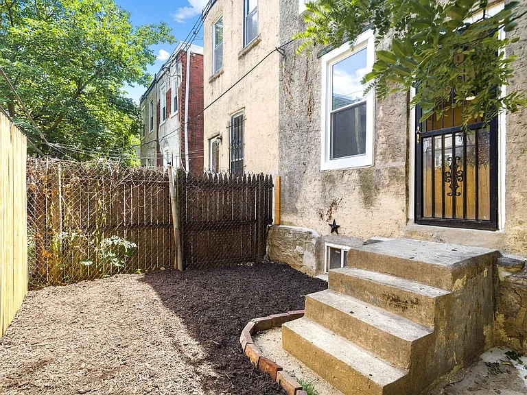 1329 S Lindenwood St — Photo 30