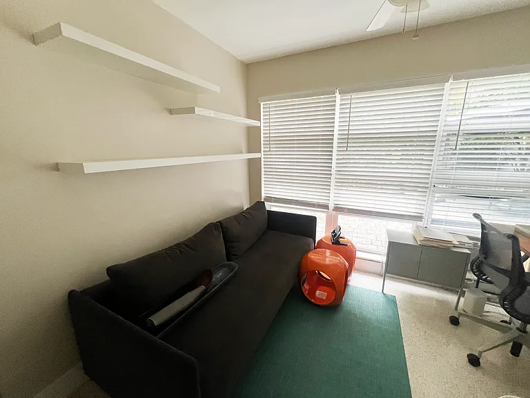 605 NE 9th Ave #3 — Photo 9