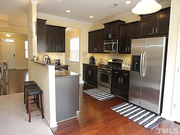 4th image of 120 English Ivy Dr