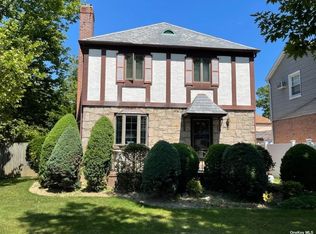 7303 190th St, Fresh Meadows, NY 11366