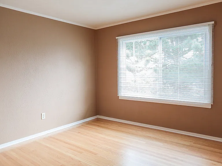 44 Ashton Ave — Photo 6