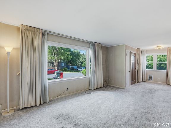 3rd image of 62 Douglas Drive