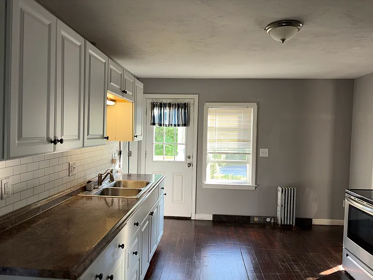 588 W Hartford Ave #B — Photo 4
