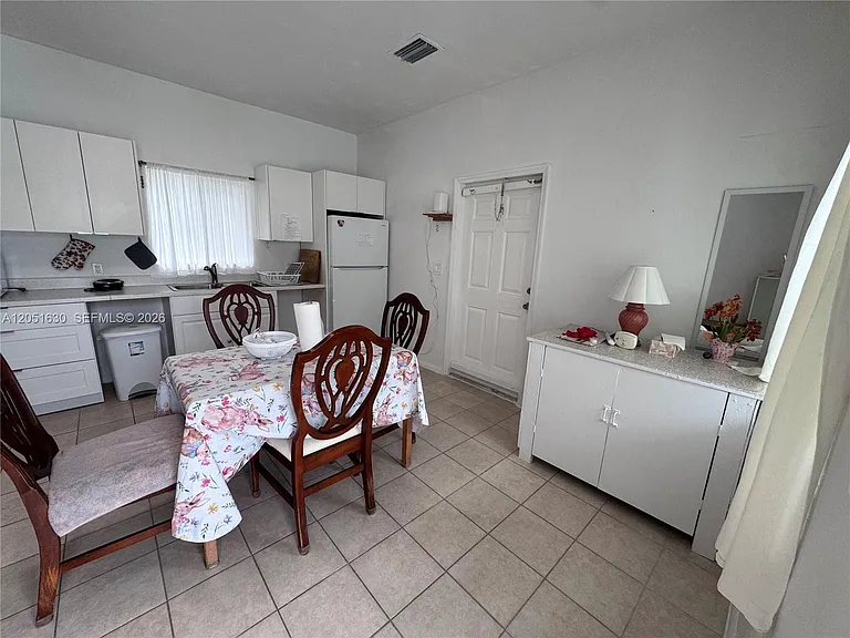 1239 N Victoria Park Rd #COTTAGE — Photo 3