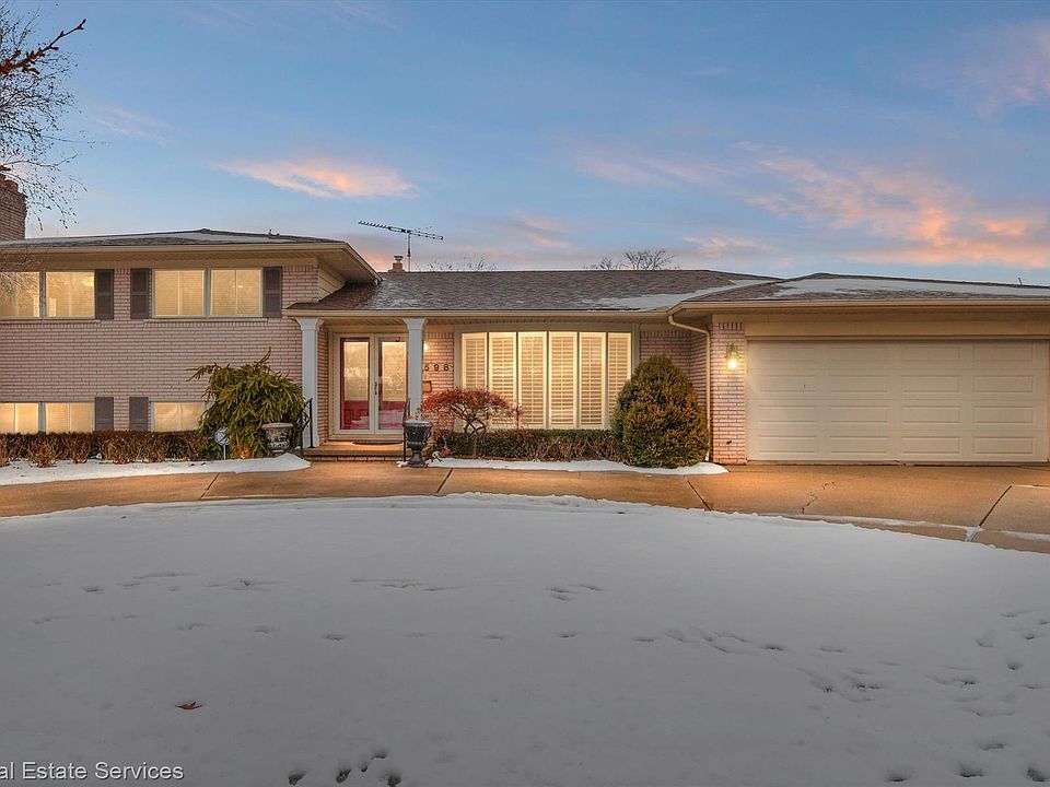 1st image of 598 Moorland Dr