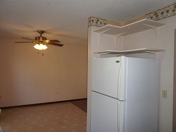 4th image of 212 N Arminda Ave