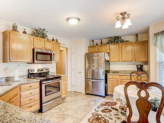 4th image of 1112 Wild Flower Ln
