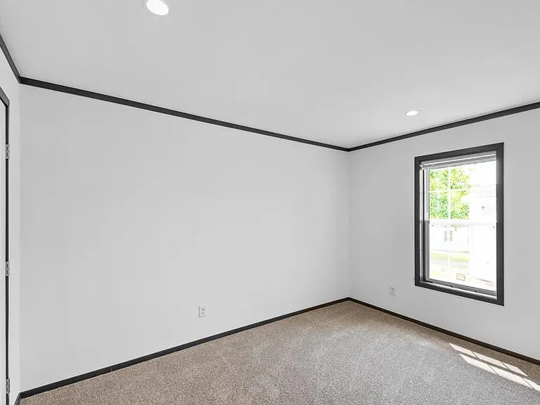 215 N McKay Ave — Photo 16