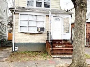 8836 Sabre St, Queens Village, NY 11427