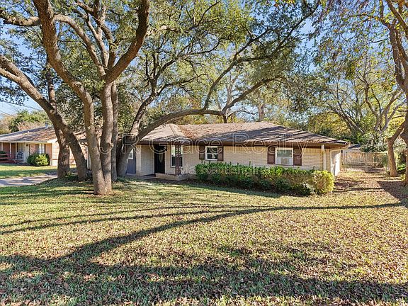 2nd image of 8806 Fox Hollow Dr