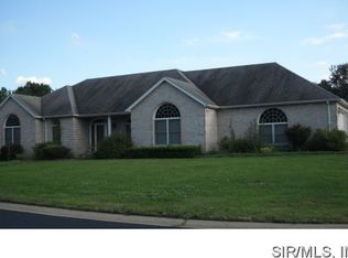 1114 E Woodfield Dr, Alton, IL 62002