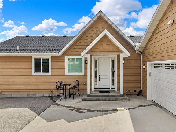 2nd image of 901 Hickock Dr