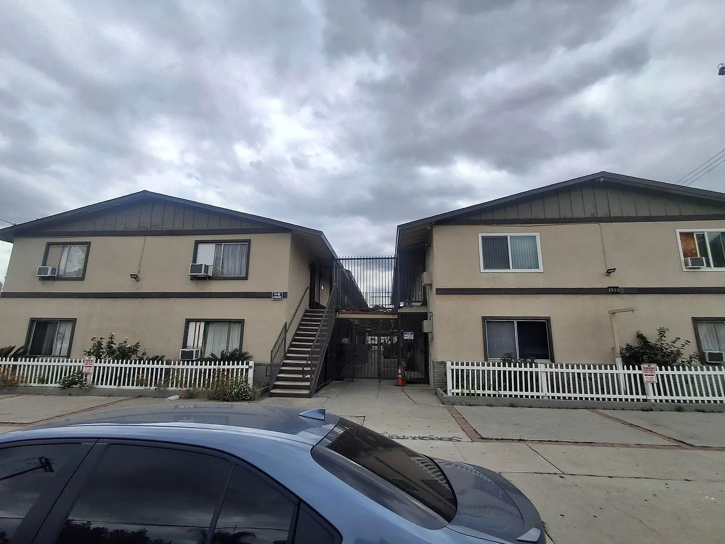 3933-3943 La Rica Avenue — Photo 1