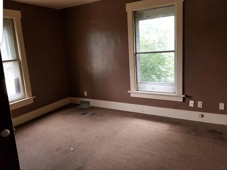 501 High Ave SW — Photo 3