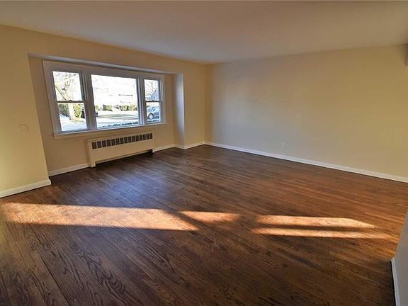 4th image of 240 Cherry St