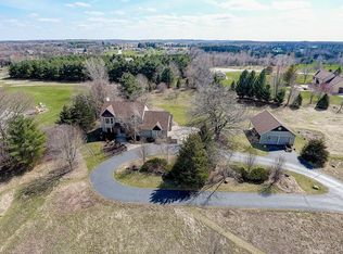 W327S4180 Spring Ridge Ln, Waukesha, WI 53189