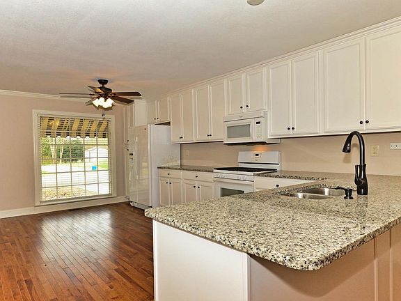 4th image of 1403 Longbrook Dr NE