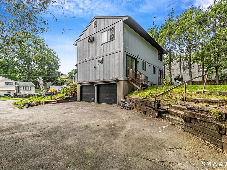 188 Moreland Ave — Photo 3