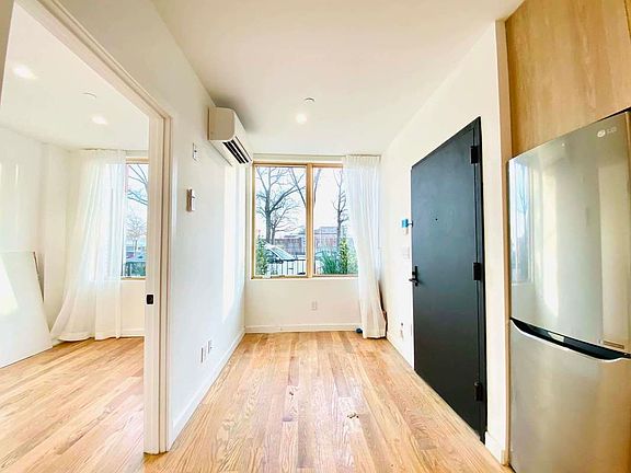 4th image of 79 Truxton St #1A