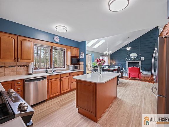 5th image of 176 Stonehill Rd