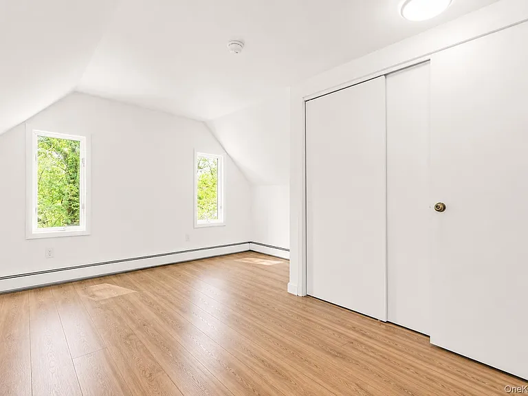 60 Morris Ave — Photo 25