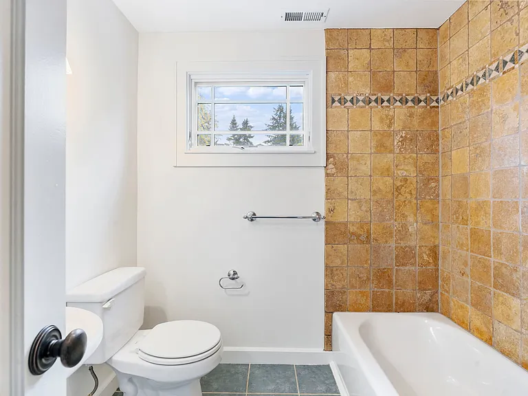 2605 NE 35th Ave — Photo 20