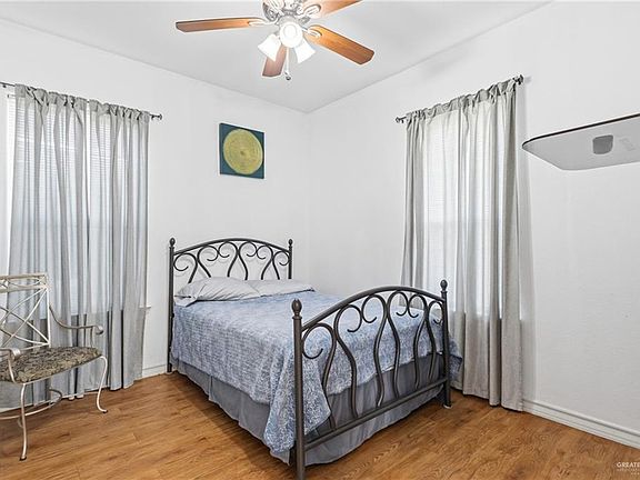 5th image of 512 Santa Angela St
