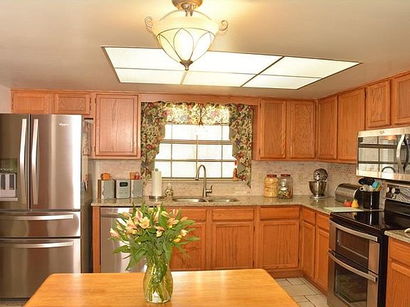 5th image of 2933 Amroth Pl