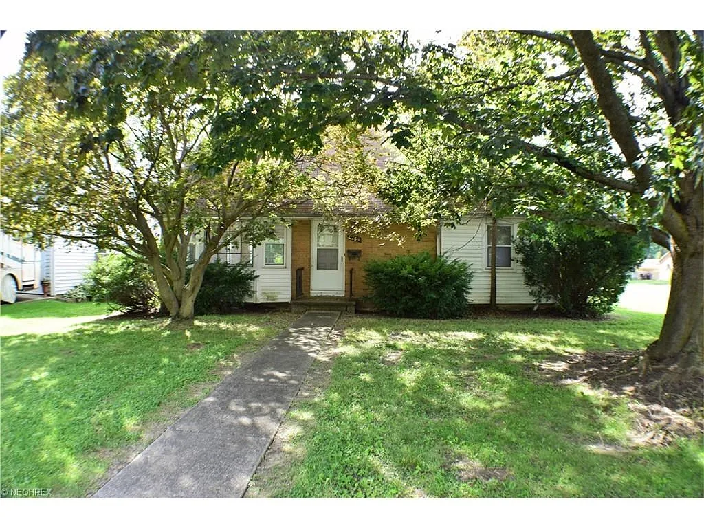 2259 Estabrook Ave NW photo 1
