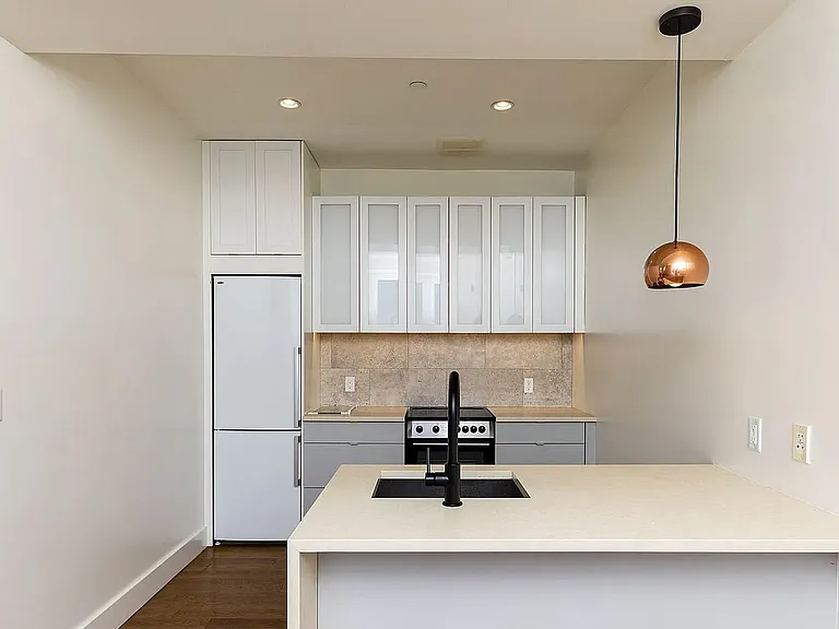 162 Central Ave #4 — Photo 8