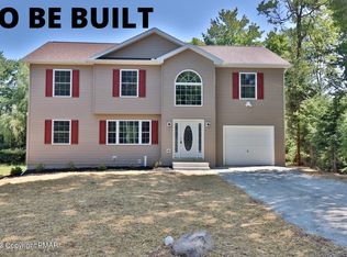 348 Country Place Dr, Tobyhanna, PA 18466