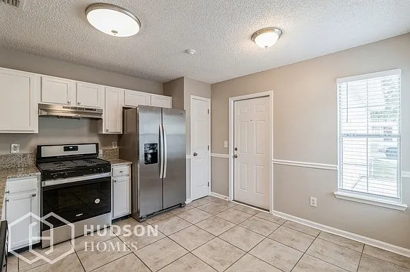 1664 Hudderfield Cir W — Photo 3
