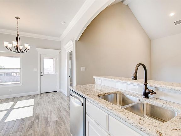 4th image of 220 Jacinth Ln