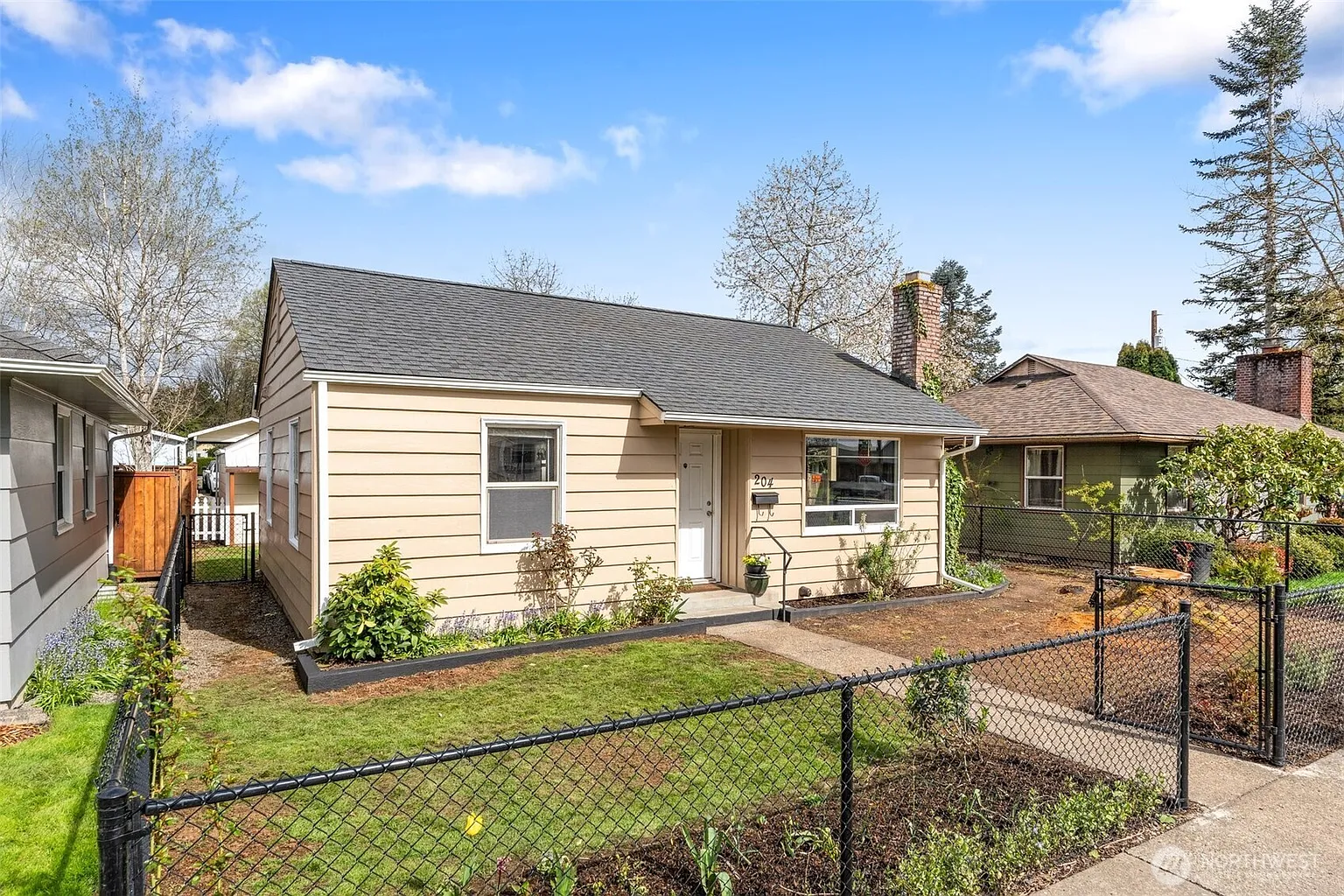204 Latona Street photo 1