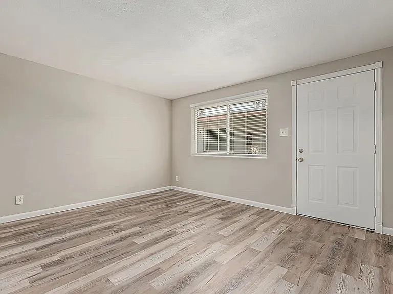 2 bed, 720 sqft, $1,295 — Photo 2