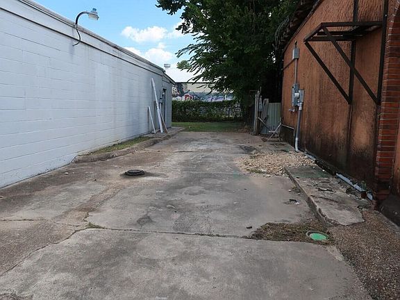 5th image of 1804 N Main St