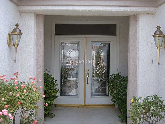 3rd image of 2516 Sandilands Dr