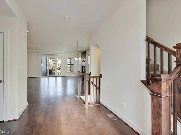 3rd image of 44516 Yarmouth Dr