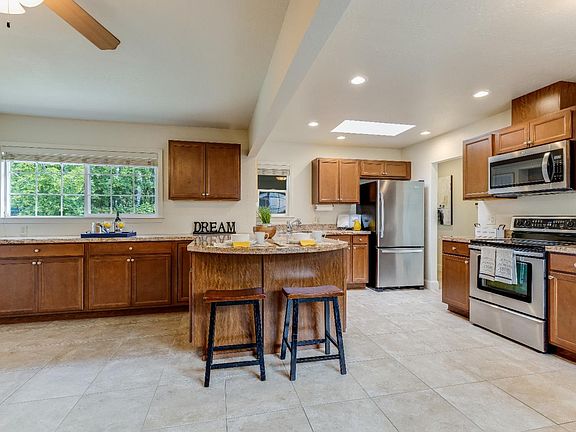 4th image of 408 Casa View Dr